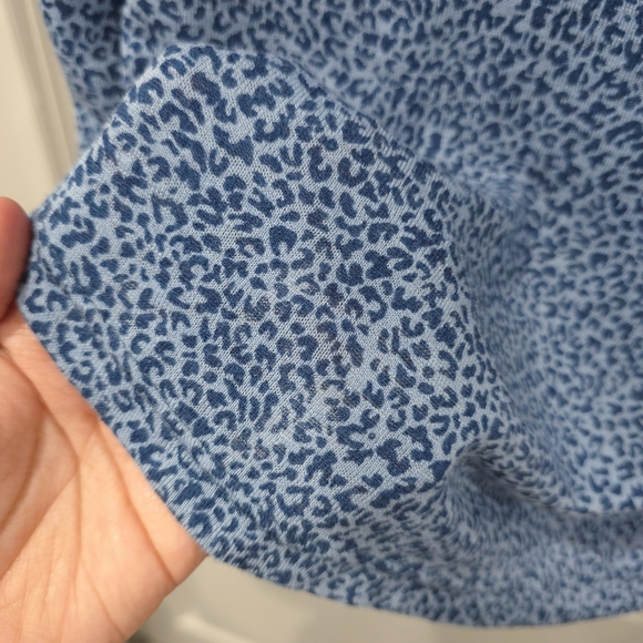 ATHLETA Blue Leopard Short Sleeve T-Shirt Relaxed Fit, Preloved, Size Large - Picture 10 of 12